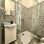 Aradi With Private Bathroom In The Centre Mid Term Habitación en casa particular Budapest