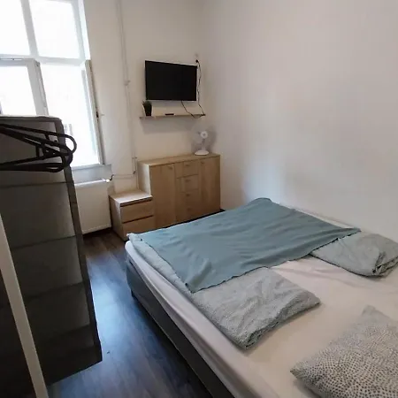 Aradi With Private Bathroom In The Centre Privat bolig