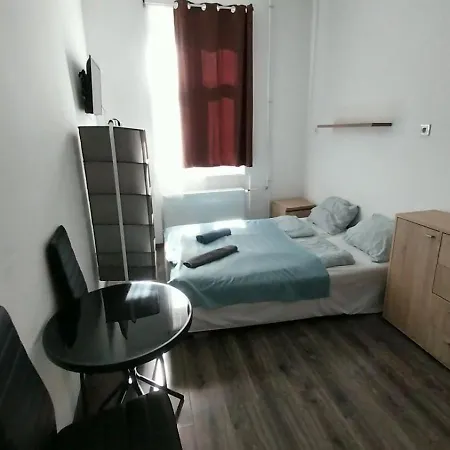 Aradi With Private Bathroom In The Centre Mid Term Проживание в семье Будапешт