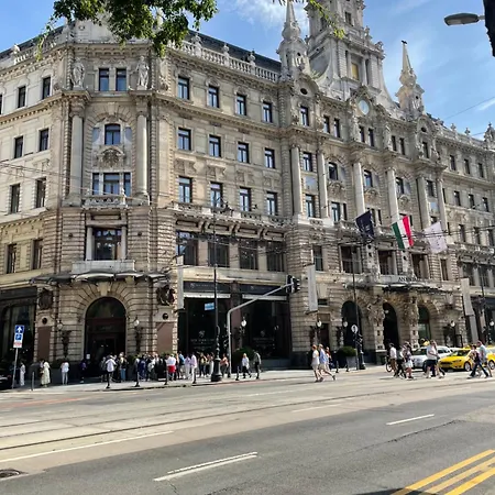 Privat bolig Aradi With Private Bathroom In The Centre Budapest
