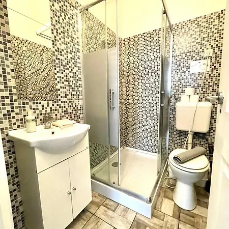 Aradi With Private Bathroom In The Centre Mid Term Проживание в семье *