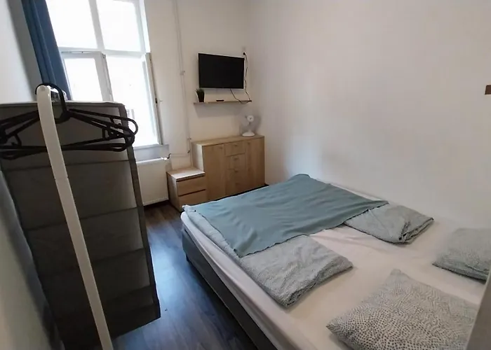 Aradi With Private Bathroom In The Centre Mid Term Homestay