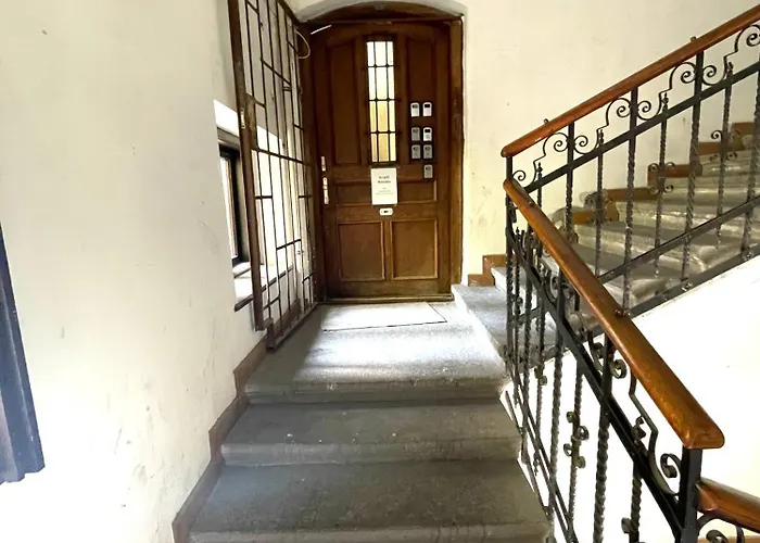 Aradi With Private Bathroom In The Centre Mid Term Homestay