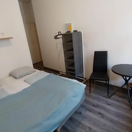 Aradi With Private Bathroom In The Centre Mid Term