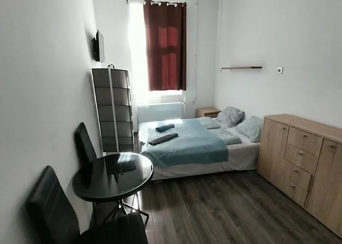 Aradi With Private Bathroom In The Centre Mid Term Homestay Budapest