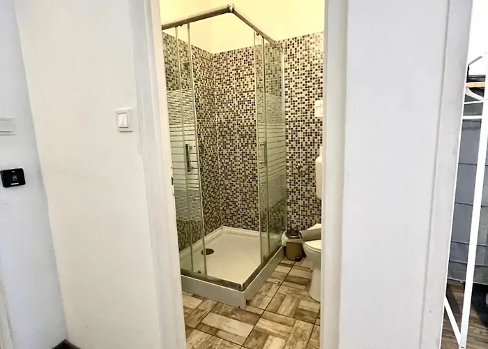 Homestay Aradi With Private Bathroom In The Centre Mid Term *