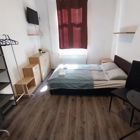 Séjour chez l'habitant Aradi With Private Bathroom In The Centre Mid Term *