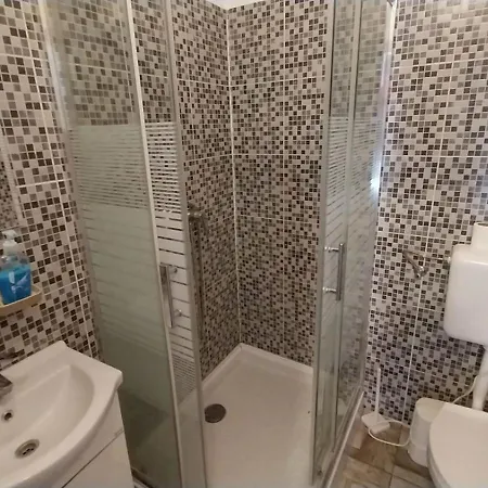 Aradi With Private Bathroom In The Centre Mid Term