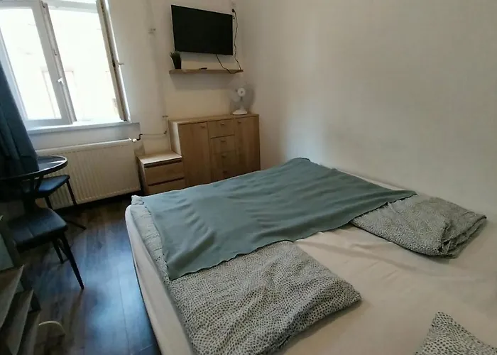 Gazde/Camere de închiriat Aradi With Private Bathroom In The Centre Mid Term Budapesta