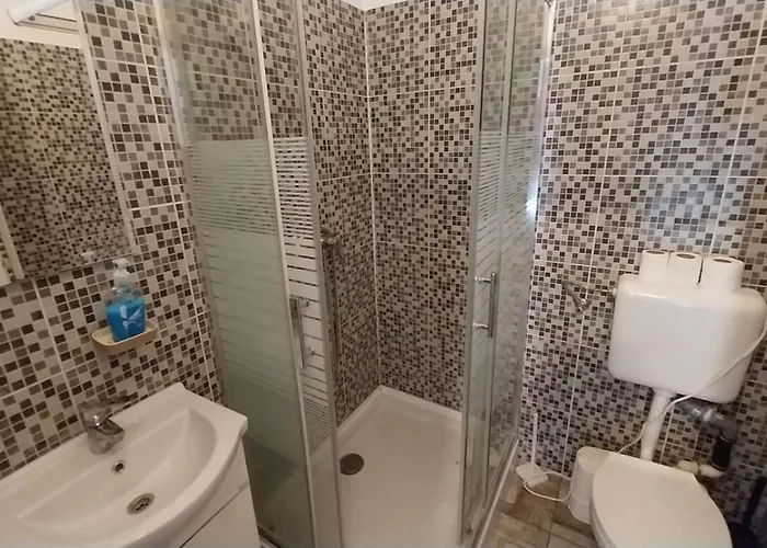 Aradi With Private Bathroom In The Centre Mid Term