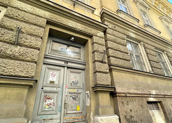 Aradi With Private Bathroom In The Centre Mid Term Budapesta