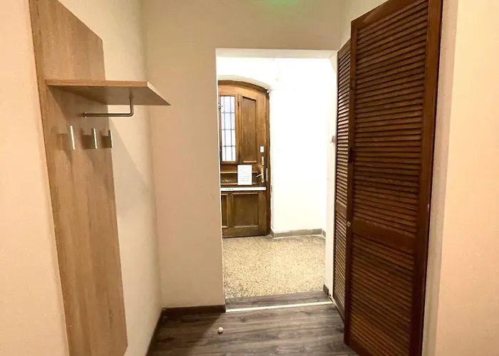 Aradi With Private Bathroom In The Centre Mid Term *