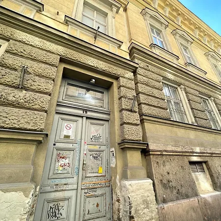 Aradi With Private Bathroom In The Centre Mid Term Budapest
